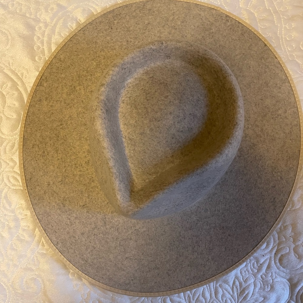 Lack of color grey hat 59cm
